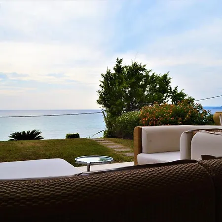 Elenos Villa *