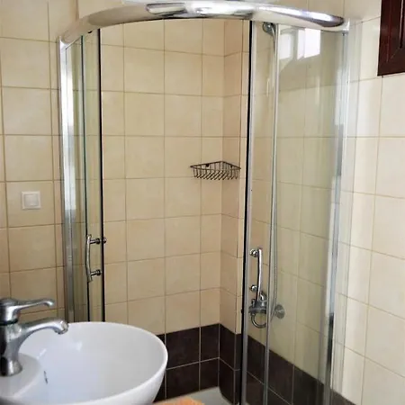 Elenos Willa Possidi